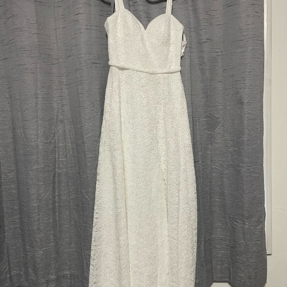 Chic White Lace Wedding Dress - Picture 4 of 8